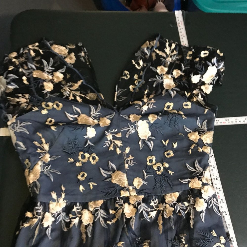 Gal Meets Glam Bridget Embroidered Dress Size 8 Navy Blue Floral Romantic Event - Picture 10 of 13